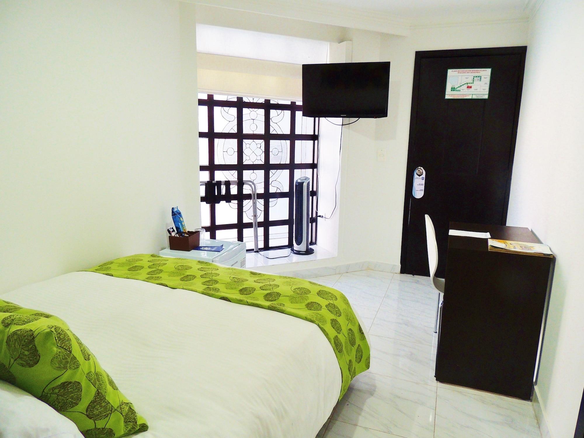 Hotel Montes De La Castellana Армения Экстерьер фото