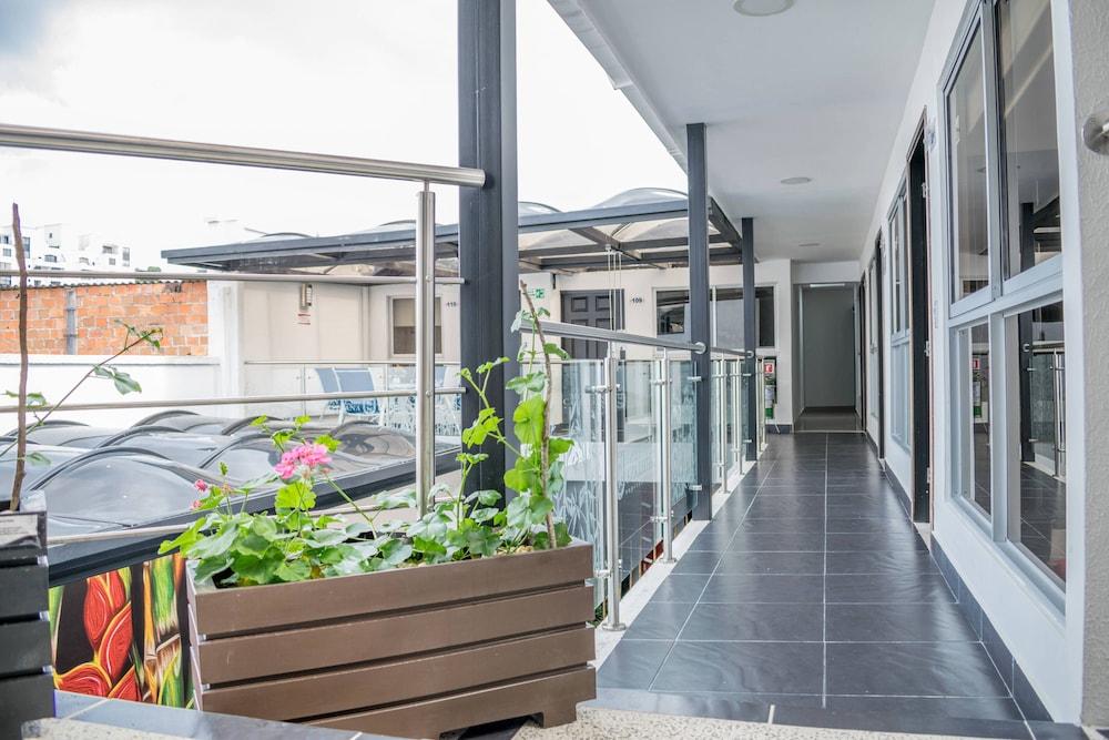 Hotel Montes De La Castellana Армения Экстерьер фото