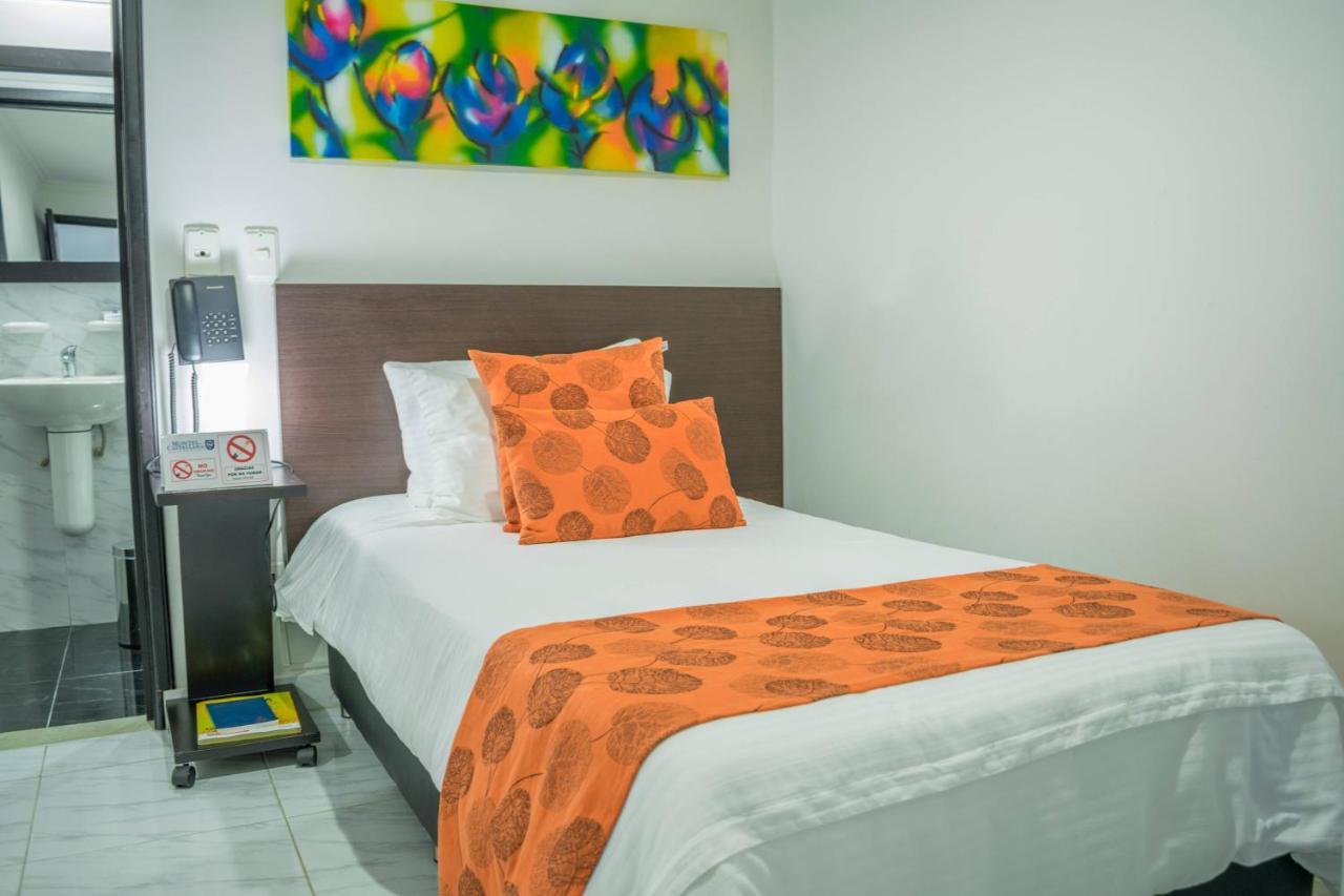 Hotel Montes De La Castellana Армения Экстерьер фото