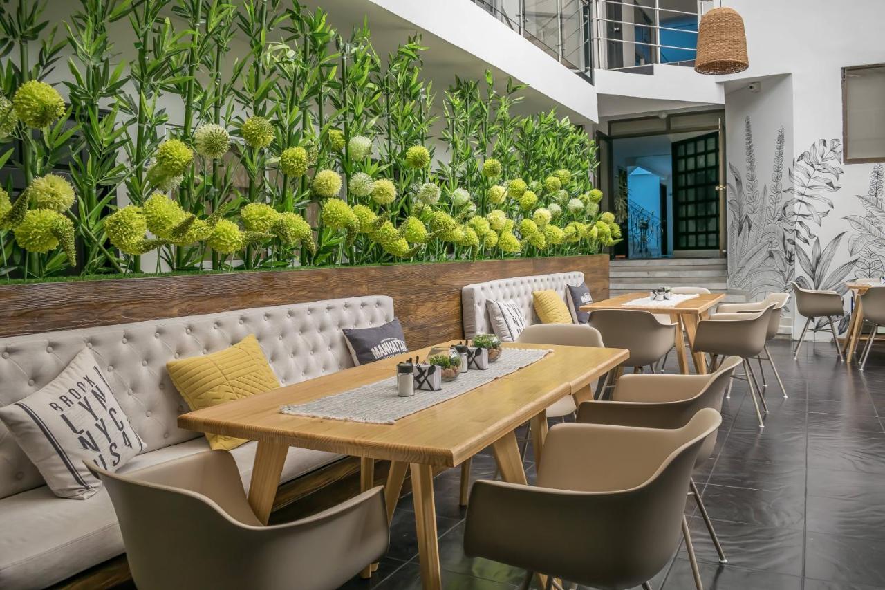 Hotel Montes De La Castellana Армения Экстерьер фото